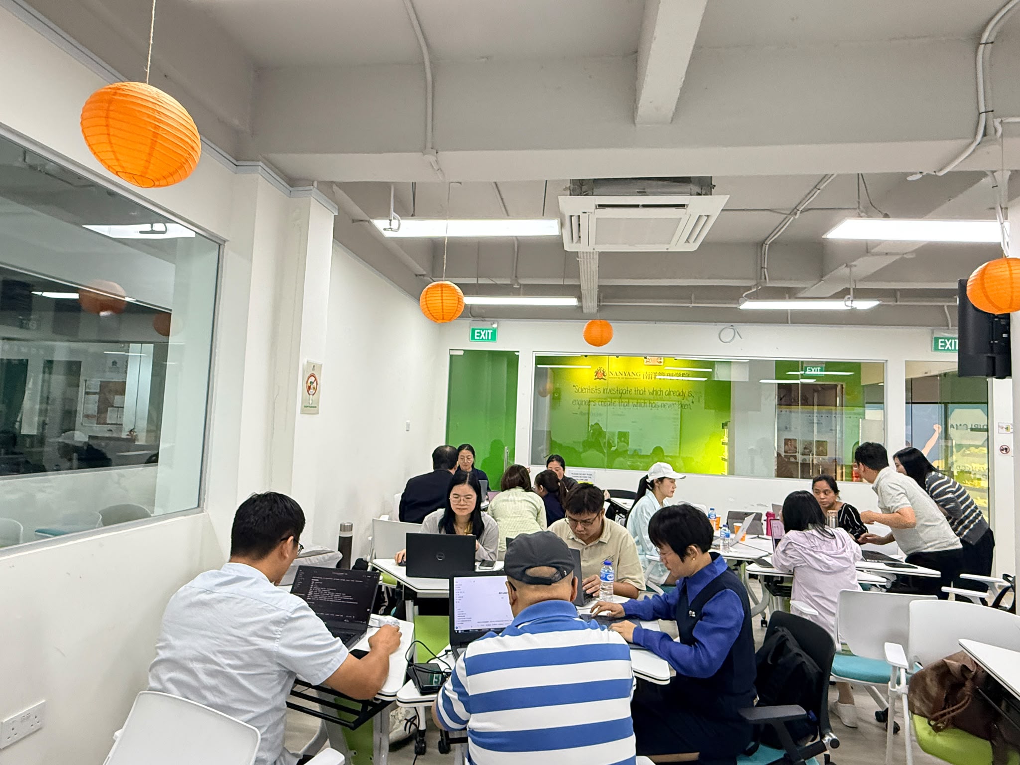 广东科贸职业学院来新加坡：AI 应用实战技能培训现场