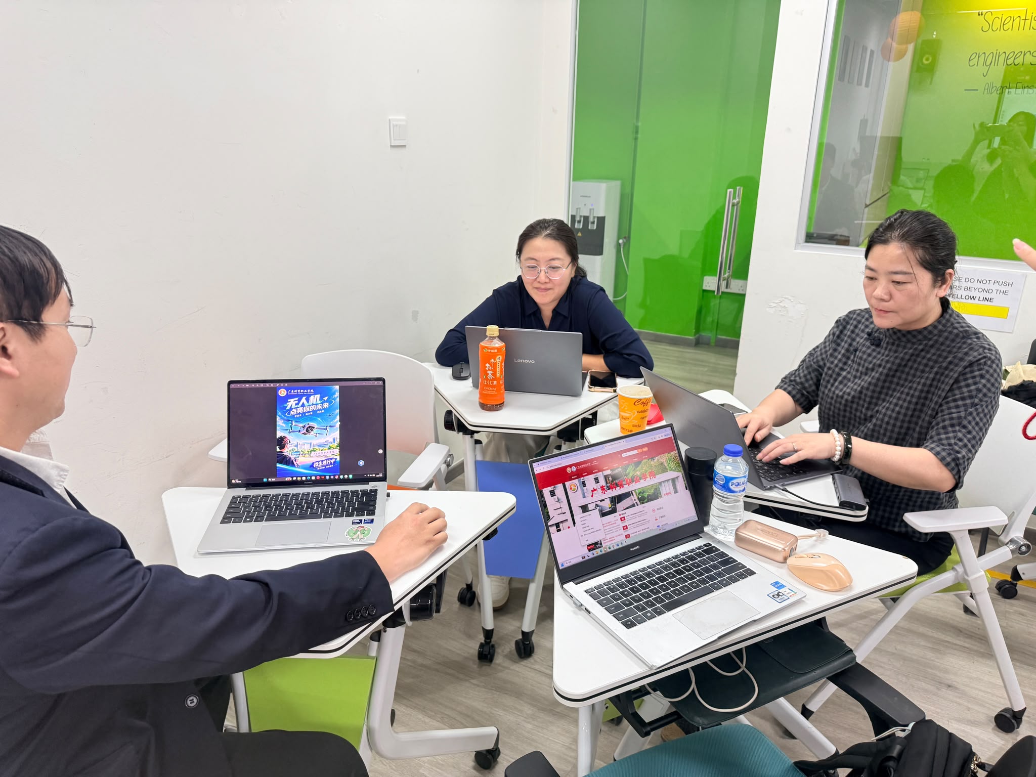 广东科贸职业学院来访教师在新加坡参加 AI 应用实战技能培训现场照片 06
